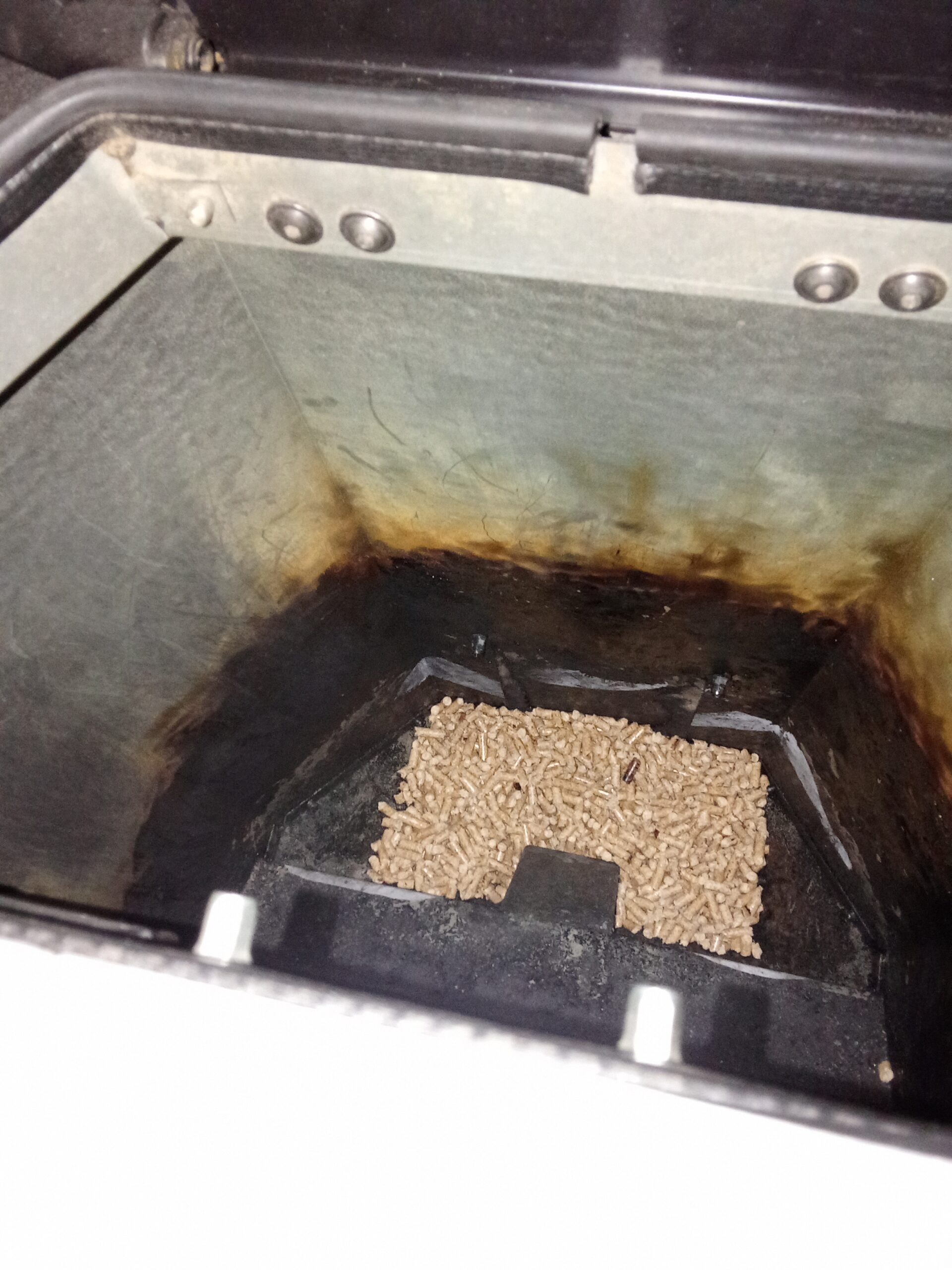 Quand un poêle à granulés prend feu… et la vérité derrière l’incident